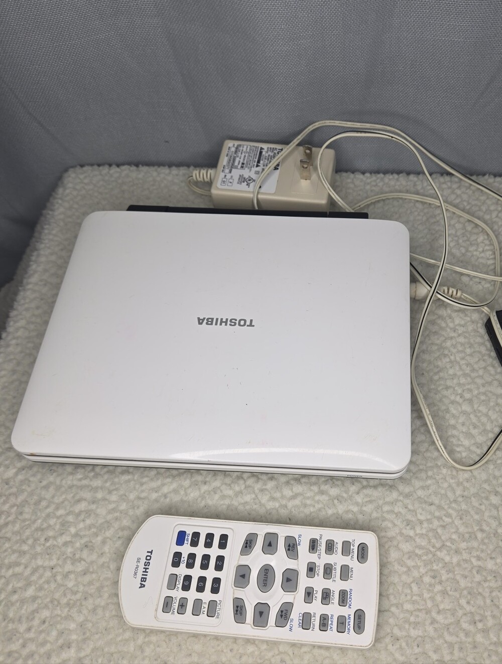 Toshiba White Portable DVD Player with Remote